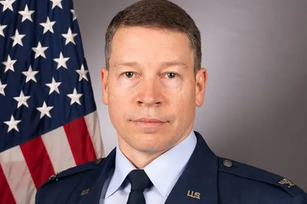 العقيد ماثيو مكال أرجأ تقاعده حتى الانتهاء من البت في قضايا مصيرية في غوانتانامو (نيويورك تايمز)