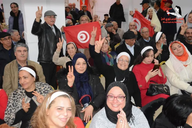 قيادات سياسية من الحزب الدستوري في وقفة احتجاجية (موقع الحزب)