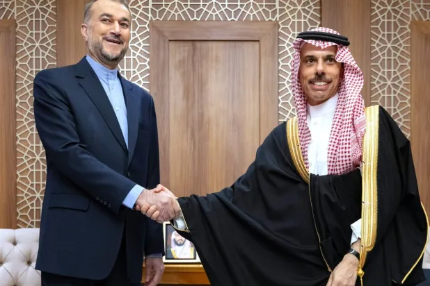 الأمير فيصل بن فرحان خلال لقائه وزير الخارجية الإيراني حسين أمير عبداللهيان في جدة الثلاثاء (واس)


  