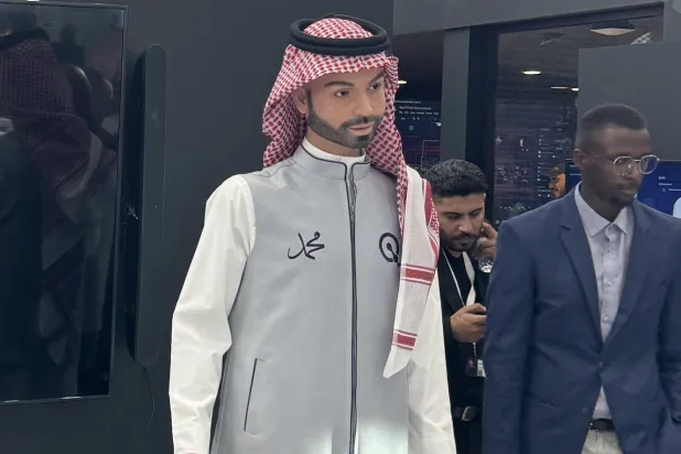الروبوت «محمد» يعيد تعريف التفاعل الآلي بذكاء اصطناعي متطور ومهارات تواصل استثنائية وقدرة على التعامل مع البيئات الصعبة (الشرق الأوسط)