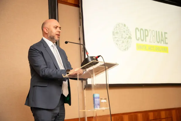 الإماراتي ماجد السويدي المدير العام والممثل الخاص لرئاسة الإمارات لمؤتمر الأطراف «كوب28» خلال مشاركته في منتدى مناخي في البرازيل (الشرق الأوسط)