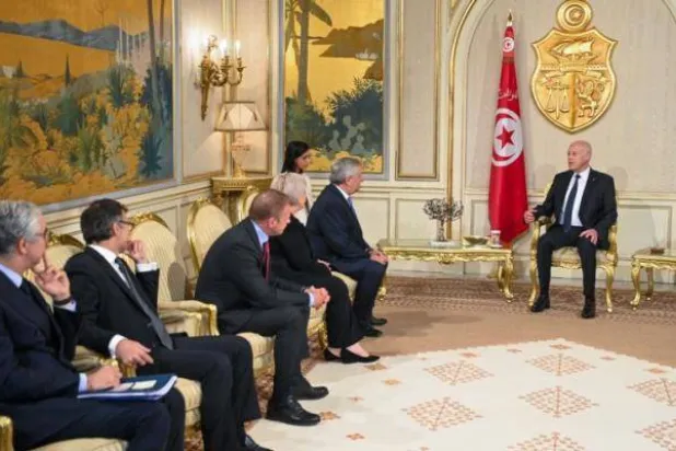 الرئيس قيس سعيد في اجتماع سابق مع مسؤولي الحكومة الإيطالية لبحث وقف تدفقات المهاجرين انطلاقاً من السواحل التونسية (الرئاسة)