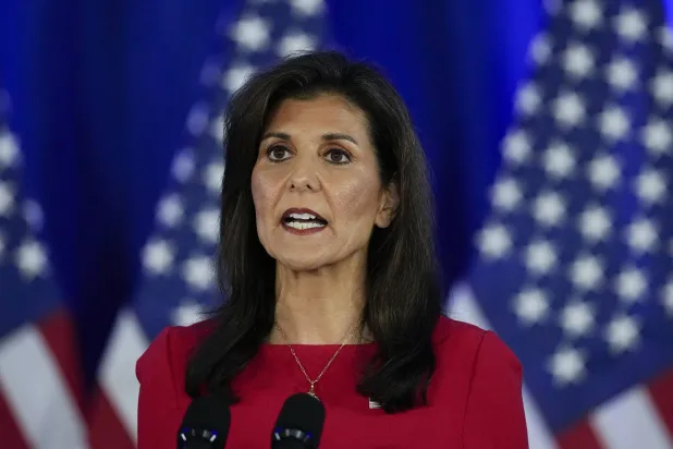 المرشحة الرئاسية الجمهورية نيكي هايلي تتحدث خلال مؤتمر صحافي، الأربعاء 6 مارس 2024، في تشارلستون بالولايات المتحدة (أ.ب)