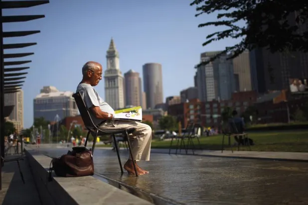 إحدى سمات الشيخوخة هي تلف الحمض النووي المتراكم الذي قد يؤدي إلى طفرات وزيادة خطر الإصابة بالسرطان (رويترز)