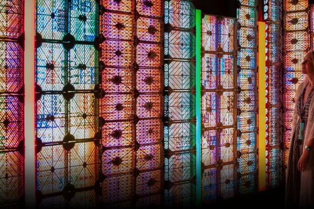 جانب من معرض «الإبداع ينوّرنا والمستقبل يجمعنا» في احتفال نور الرياض (رياض آرت)