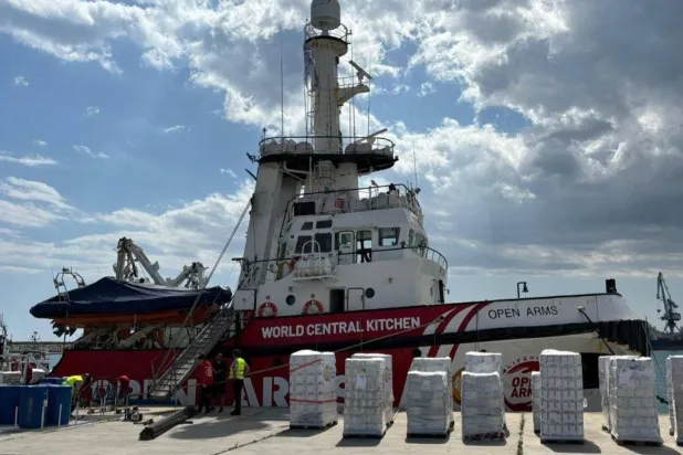 منظمة «وورلد سنترال كيتشن» موجودة في قبرص لتحميل مساعدات إنسانية على متن قارب متوجه إلى شمال قطاع غزة (إكس)