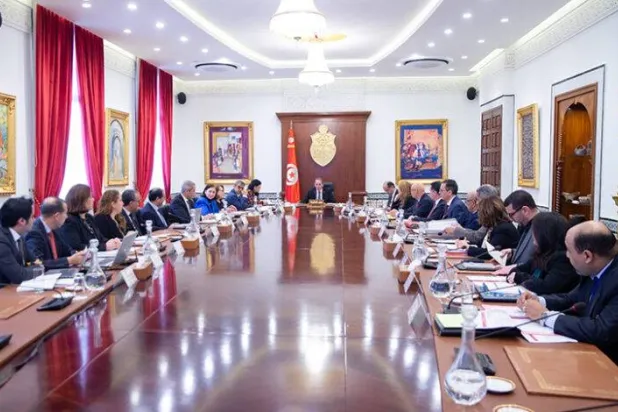 أحمد الحشاني لدى إشرافه على اجتماع المجلس الأعلى للاستثمار (الحكومة التونسية)