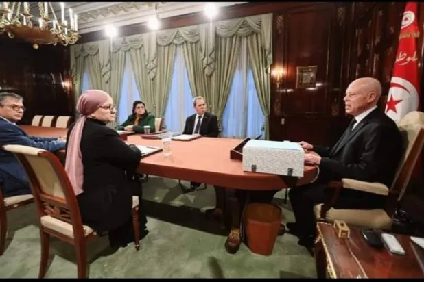 الرئيس التونسي في اجتماع امني سياسي  الجمعة مع رئيس الحكومة ووزيرتي العدل والمالية ومحافظ البنك المركزي (رئاسة الجمهورية"