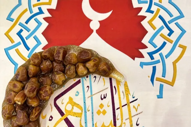 ثمرة التمر رمز للترحيب والسخاء (الشرق الأوسط)