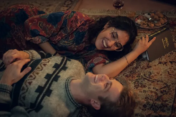 أمبيكا مود «إيما» وليو وودال «دكستر» بطَلا مسلسل One Day (نتفليكس)