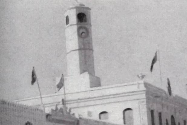 The first Makkah clock ordered by King Abdulaziz in 1933 (Darat al-Malik Abdulaziz/The King Abdulaziz Foundation for Research and Archives)