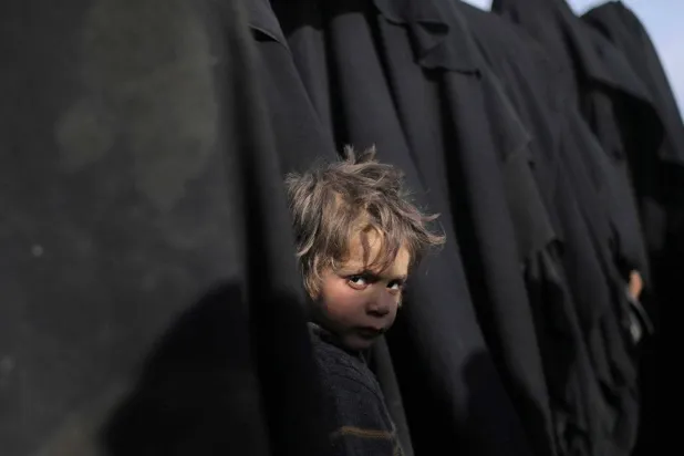 سقوط «داعش» في 2019 في سوريا أدى إلى مشكلة عائلات المقاتلين الأجانب الذين تم أسرهم أو قتلهم هناك (رويترز)