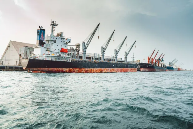 
 
بندر صنعتی ملک فهد در الجبیل (وبسایت سازمان بنادر)