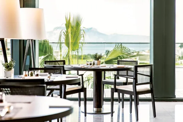 ديكور وموقع مطلّ على البحر والجبال في أليكانتي (الشرق الأوسط)