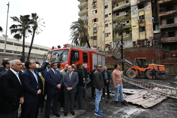 رئيس الوزراء المصري مصطفى مدبولي يتفقد موقع الحريق (مجلس الوزراء)