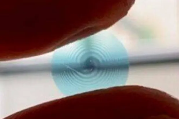 عدسات لاصقة «سحرية»لرؤية مثالية