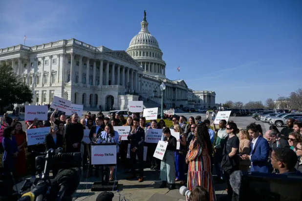 بعد إقراره في مجلس النواب... «حظر تيك توك» عالق في مجلس الشيوخ (رويترز)