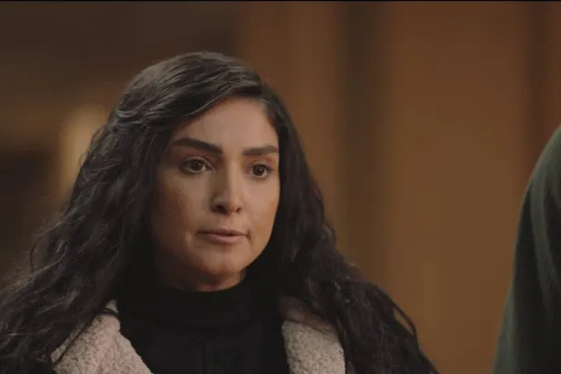 الفنانة المصرية روجينا في لقطة من مسلسل «سر إلهي» (الشركة المنتجة)