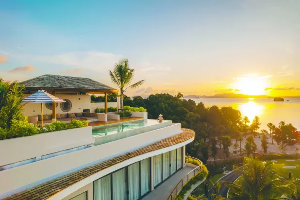 مغيب الشمس من أحد أجنحة أنانتارا (الشرق الأوسط)