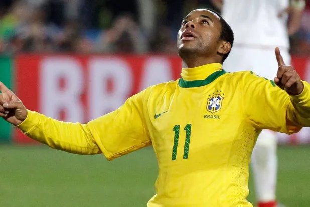 روبينيو نجم منتخب البرازيل السابق (الشرق الأوسط)