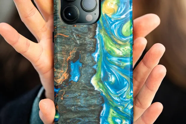 تصميم يدوي فريد لكل حافظة هاتف