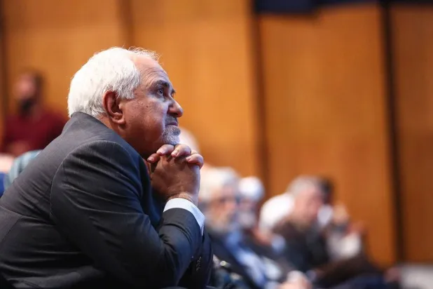 وزير الخارجية الإيراني السابق محمد جواد ظريف على هامش مشاركته في ملتقى «جماران»