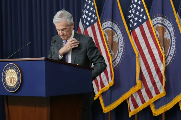 يحرص باول على ترداد الكلام عن استقلالية الاحتياطي الفيدرالي وعدم تدخله في السياسة (أ.ب)