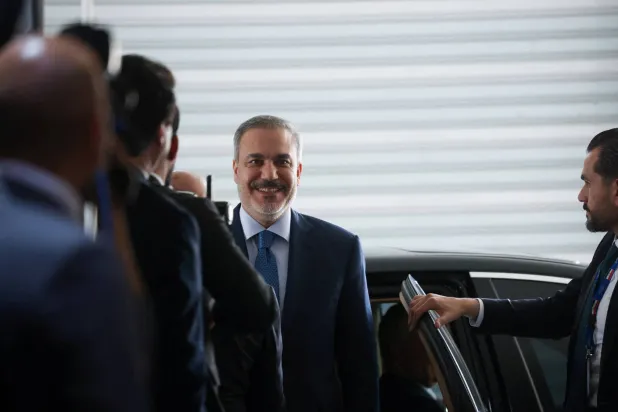 
 
هاکان فیدان در بدو ورود به ساختمان وزارت خارجه عراق در بغداد (فرانس پرس)