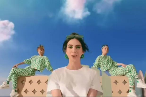 لقطة من إعلان دقوا الشماسي ( لقطة من اليوتيوب)