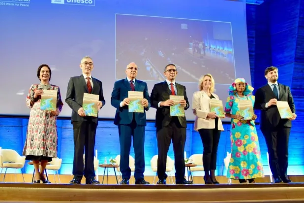 وزير الري المصري على هامش مشاركته في احتفال «يوم المياه العالمي» بباريس (مجلس الوزراء المصري)