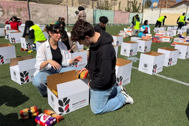 عمل الخير في أبهى حلّة بالجزائر (رويترز)