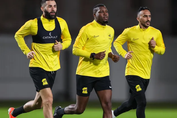 بنزيمة مع هوساوي والعمري خلال تدريبات الاتحاد (نادي الاتحاد)