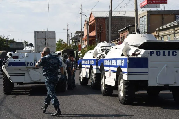 عناصر من الشرطة في أرمينيا (أرشيفية - رويترز)