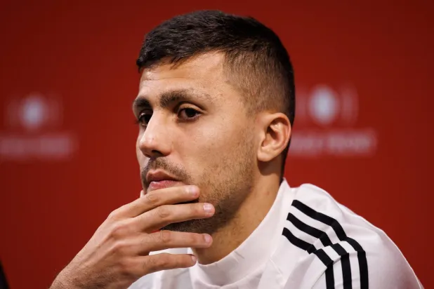 رودري لاعب المنتخب الإسباني (إ.ب.أ)