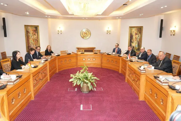 وزير الخارجية المصري ونظيرته الألمانية خلال جلسة مباحثات في القاهرة (الخارجية المصرية)