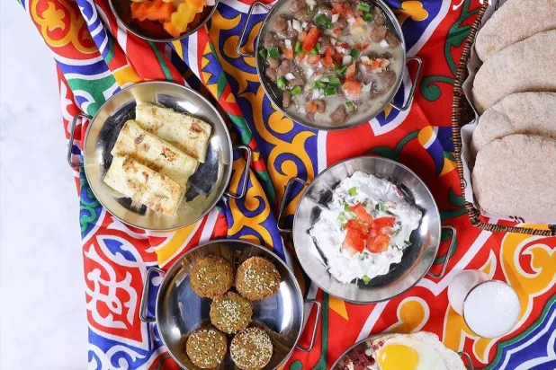 موائد السحور المصرية عامرة بتشكيلة متنوعة من الأطعمة التقليدية (الهيئة المصرية لتنشيط السياحة)