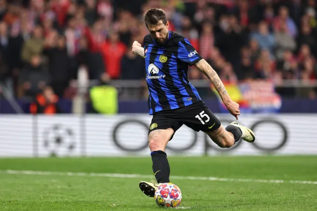 براءة أتشيربي من تهم العنصرية (رويترز)