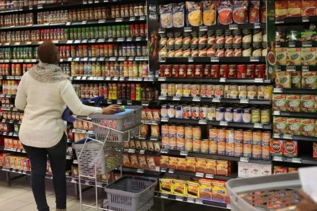 تناول الأطعمة ذات الجودة الرديئة يؤثر سلباً على وظيفة الأوعية الدموية خلال ساعات من تناولها (رويترز)