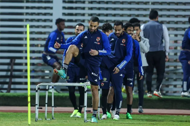 لاعبو الأهلي خلال مرانهم الأخير قبل التوجه لدار السلام (النادي الأهلي)