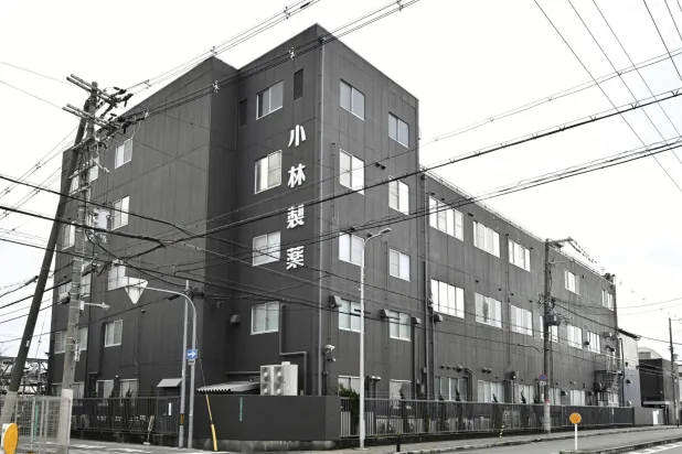 مصنع لشركة كوباياشي للأدوية في أوساكا باليابان في 26 مارس 2024 (أ.ب)