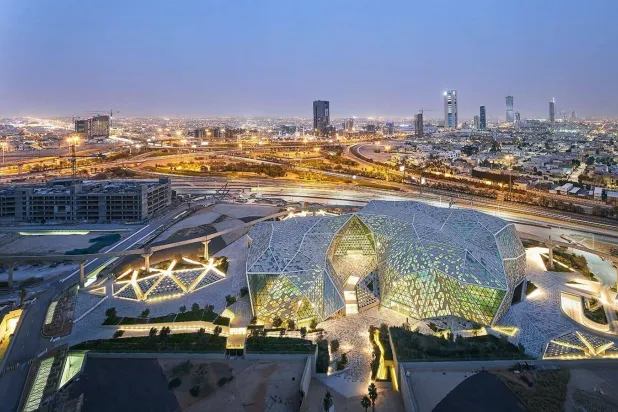 ارتفعت إيرادات المجموعة بنسبة 0.98 في المائة إلى 3.75 مليار ريال (من موقع المجموعة)