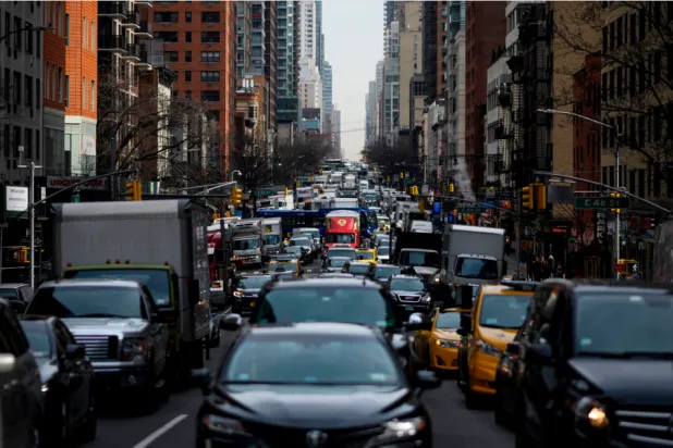 الزحمة عقاب العالقين بها (أ.ف.ب)