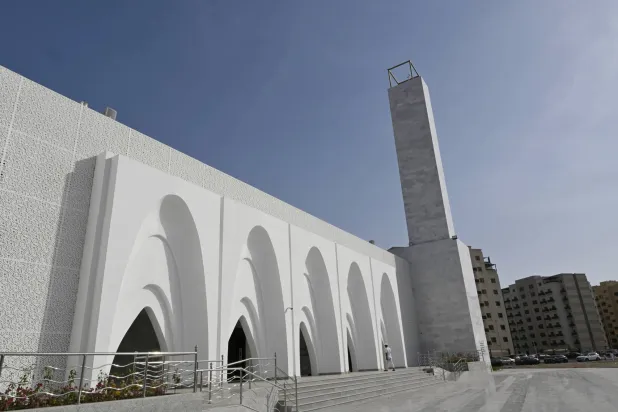 استغرق تشييد المسجد قرابة 6 أشهر بواسطة 4 طابعات إنشائية صينية (وكالة أنباء العالم العربي)