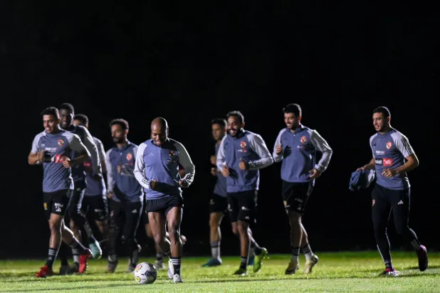لاعبو الأهلي خلال التدريبات في تنزانيا (النادي الأهلي)