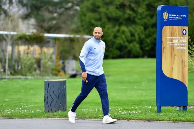 تيري هنري المدير الفني لمنتخب فرنسا الأوليمبي (غيتي)