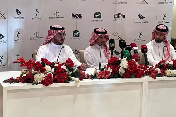 الأمير سلمان بن فيصل خلال المؤتمر الصحافي بمناسبة تدشين جمعية الخيل (الشرق الأوسط)