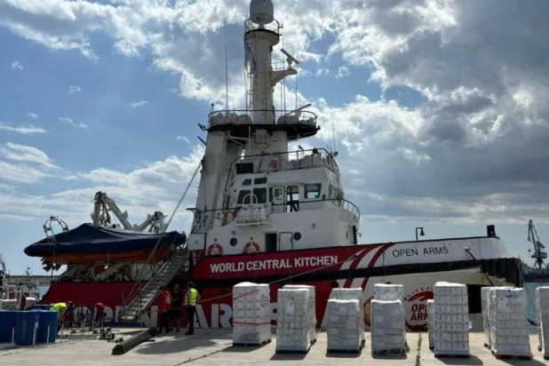 شحنة ثانية من المساعدات تضم نحو 400 طن من الغذاء لغزة غادرت ميناء لارنكا (إكس)