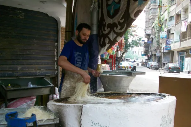 «الكنافة البلدي» تحتاج إلى مهارة خاصة (الشرق الأوسط)