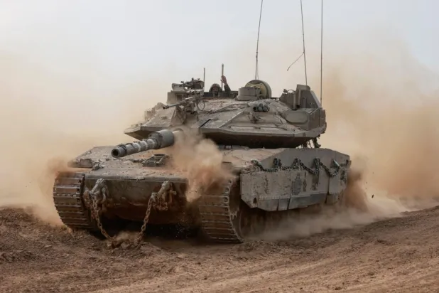 Gazze’de İsrail tankları yerinden edilenleri paletleri altında ezerken, İsrail Ordu Sözcüsü Hagari açıkladı: Araştırıyoruz