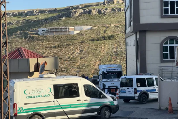 Gaziantep'te yakıt tankerinde 2'si ölü, 7'si baygın 52 düzensiz göçmen bulundu